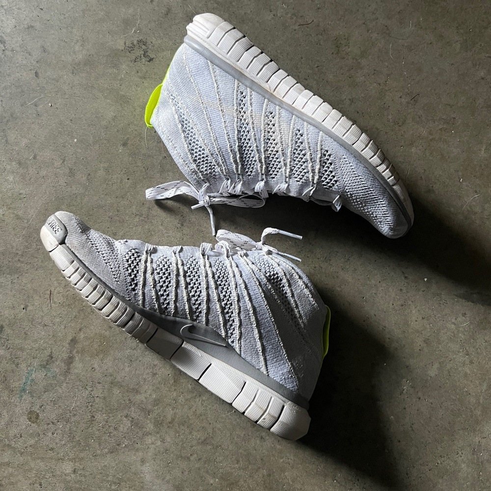 Nike Free Flyknit Chukka Sneakers